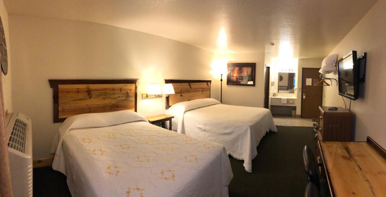Yellowstone Village Inn And Suites Gardiner Ngoại thất bức ảnh