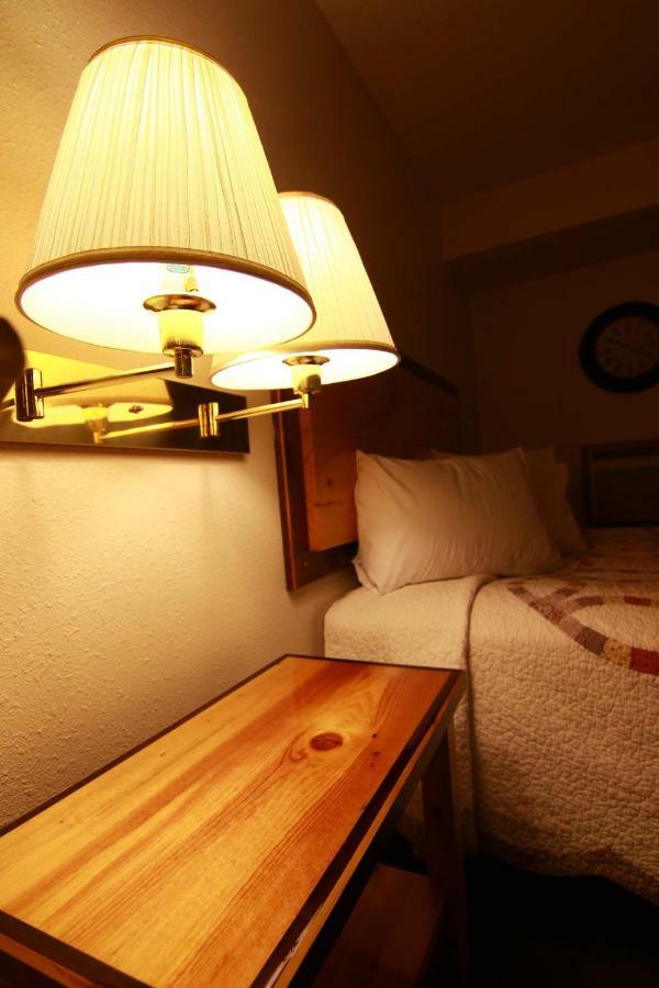 Yellowstone Village Inn And Suites Gardiner Ngoại thất bức ảnh